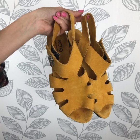 Arche Shoes - Arche golden strappy sandals